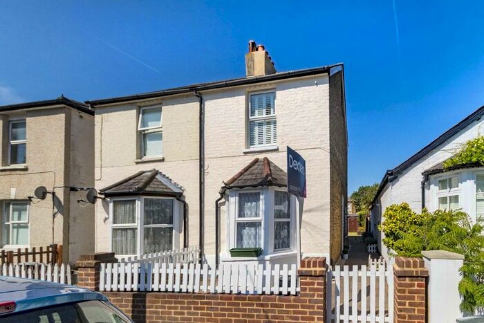 1 Bedroom Maisonette To Rent In Milton Road, Hampton, TW12