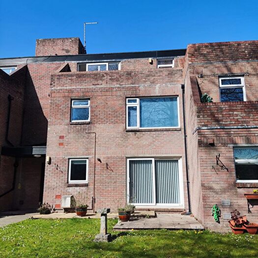 2 Bedroom Flat To Rent In Cowley Close, Dorchester, DT1