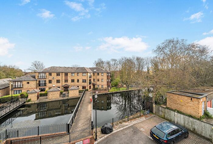 2 Bedroom Flat For Sale In Wandle Road, Morden, SM4
