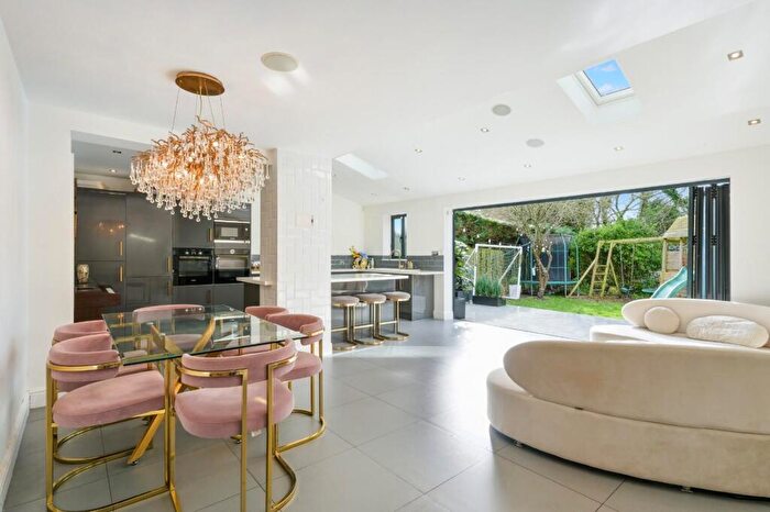 5 Bedroom Detached House For Sale In Whitegate Way, Tadworth, KT20