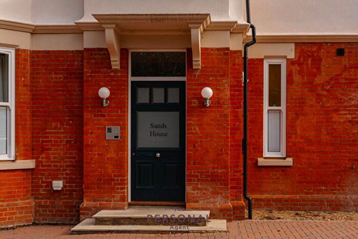 Studio To Rent In Redwood Drive, Epsom, KT19