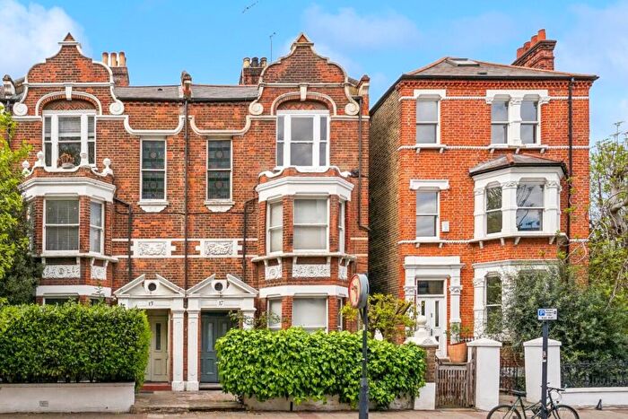 2 Bedroom Flat To Rent In Prince Of Wales Drive, Battersea, SW11