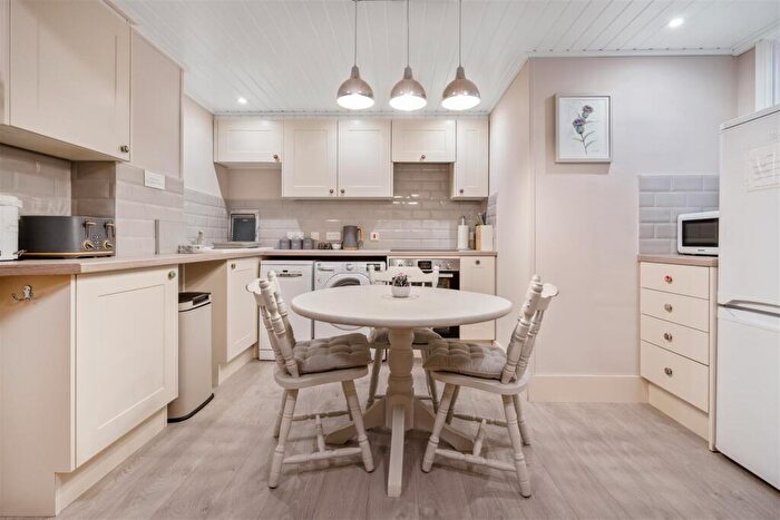 2 Bedroom Apartment To Rent In Oxford Road, Windsor, SL4