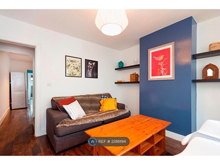 2 Bedroom Terraced House To Rent In Hill Street, Reading, RG1