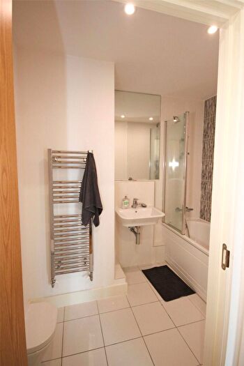 2 Bedroom Apartment To Rent In Millennium Promenade, Bristol, BS1