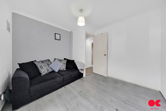 1 Bedroom Semi-Detached Bungalow To Rent In Oliver Gardens, Beckton, E6