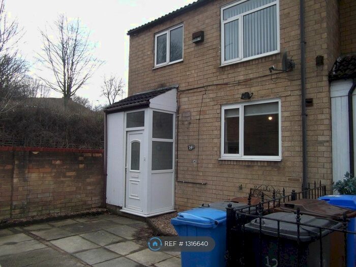 3 Bedroom Semi-Detached House To Rent In Eastcroft View, Westfield, Sheffield S20