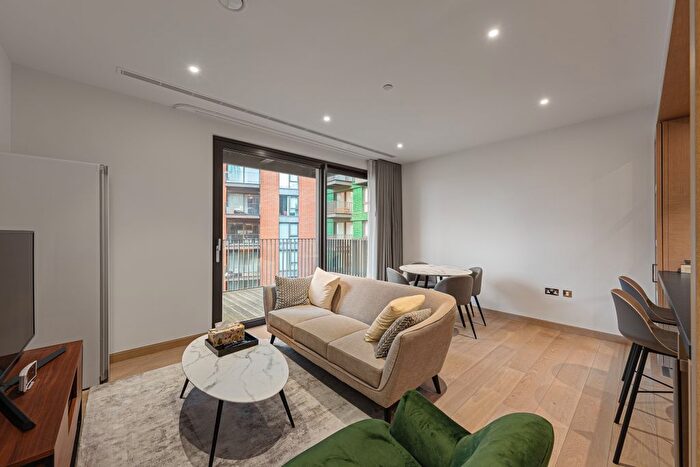 2 Bedroom Flat For Sale In Viaduct Gardens, London, SW11
