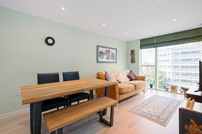 2 Bedroom Flat For Sale In Pinnacle Apartments, Saffron Central Square, CR0