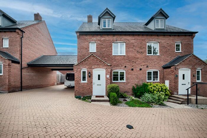 2 Bedroom Semi-detached House For Sale In Otters Holt, Stratford-Upon-Avon, CV37