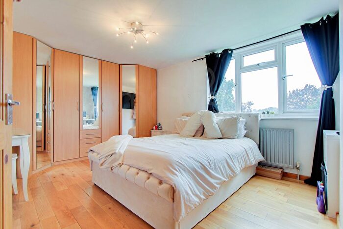 2 Bedroom Maisonette To Rent In Kestrel Way, New Addington, CR0