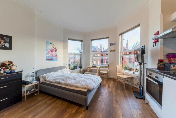 Studio To Rent In Manstone Road, Kilburn, NW2