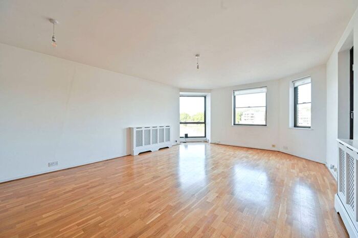 1 Bedroom Flat For Sale In Nine Elms Lane, Nine Elms, London, SW8