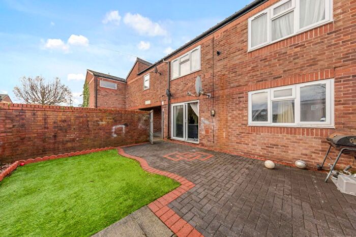 1 Bedroom Flat For Sale In St. Elphins Close, Warrington, WA1