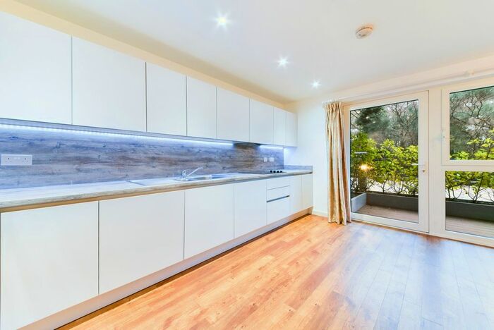 2 Bedroom Flat To Rent In Gothenburg Court, Greenland Place, Surrey Quays, SE8