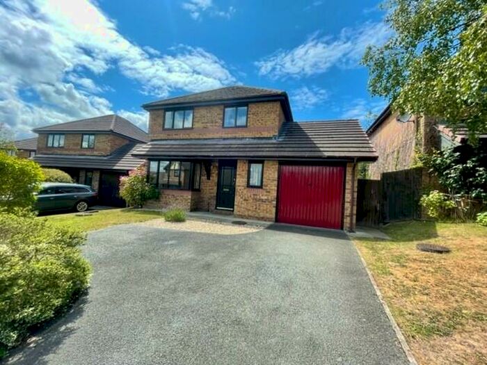 3 Bedroom House To Rent In Chapelfield, Deganwy, LL31