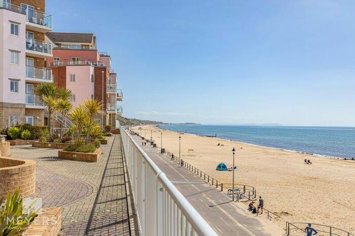 2 Bedroom Flat To Rent In Honeycombe Beach, Honeycombe Chine, Bournemouth, BH5