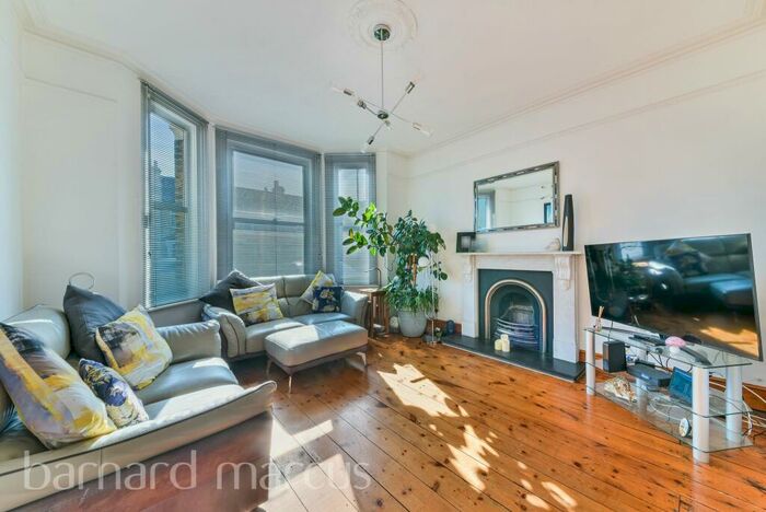 4 Bedroom Semi-Detached House To Rent In Brighton Road, South Croydon, CR2