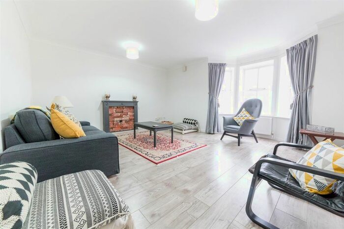 2 Bedroom Flat To Rent In Sovereign Court, Sandyford, Newcastle Upon Tyne, NE2