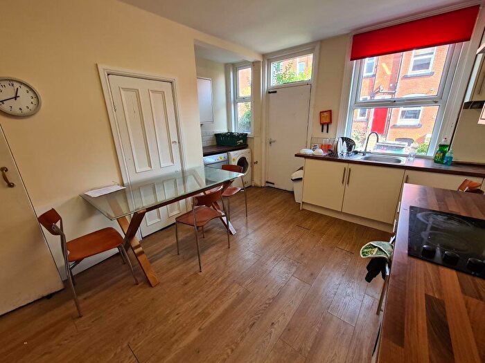 4 Bedroom House To Rent In Hessle Terrace, Leeds, LS6