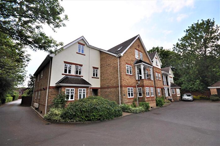 2 Bedroom Apartment To Rent In Portsmouth Road, Esher, Surrey, KT10