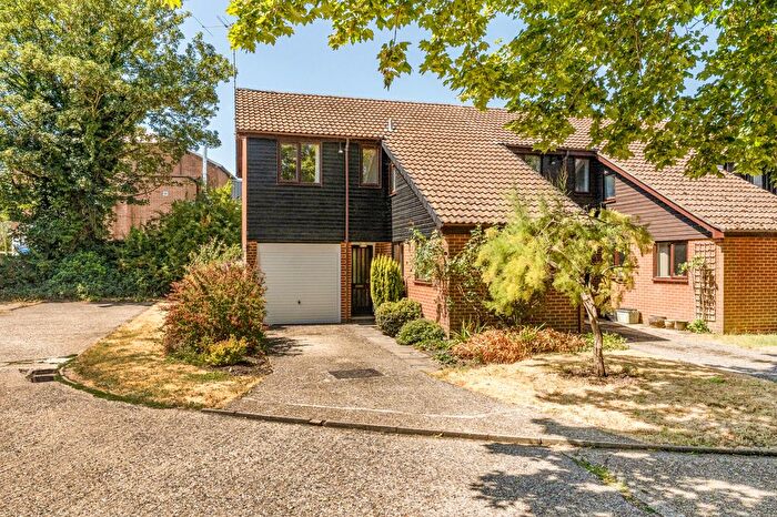 3 Bedroom End Of Terrace House For Sale In Park End, Newbury, RG14
