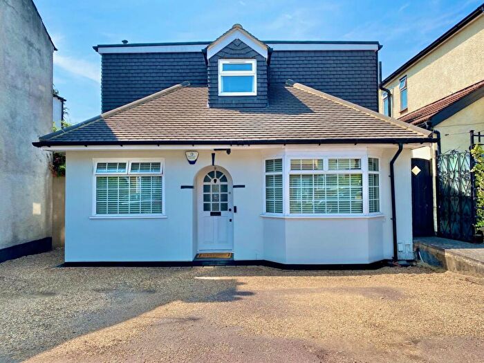 4 Bedroom Detached House For Sale In Layard Road, Enfield, EN1