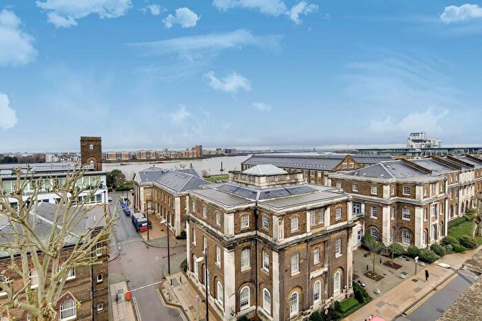 3 Bedroom Flat To Rent In Cadogan Road, Woolwich, London, SE18