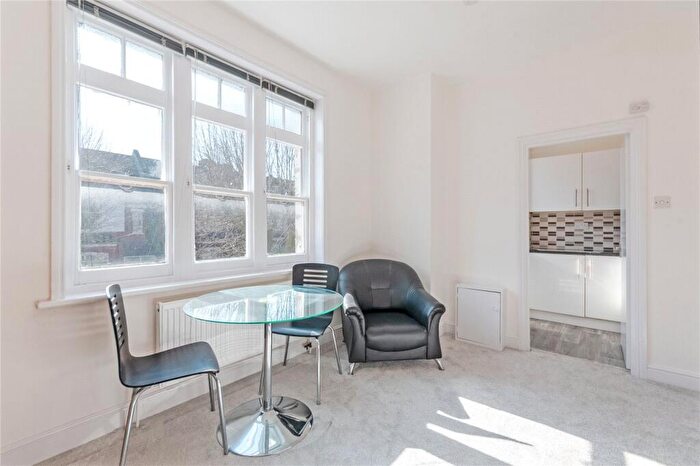 Studio To Rent In Stanley Gardens, Willesden Green, NW2