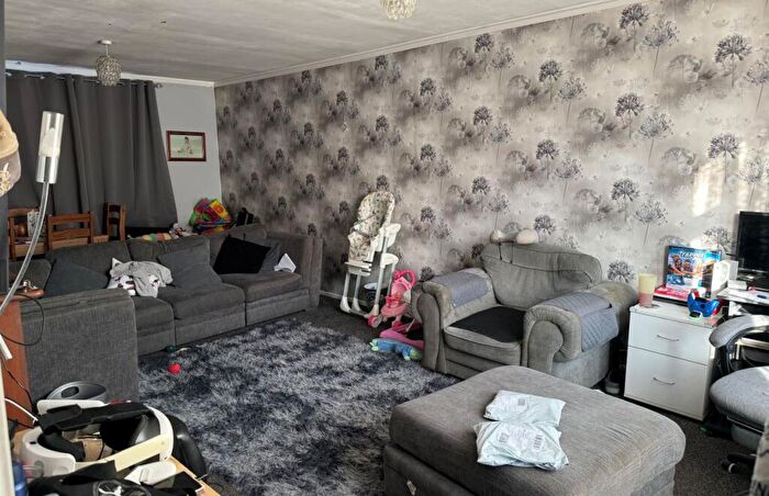 3 Bedroom End Of Terrace House For Sale In Avon Crescent, Brockworth, Gloucester, Gloucestershire, GL3