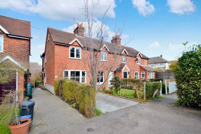 2 Bedroom Cottage To Rent In Priests Lane, Shenfield, Brentwood CM15