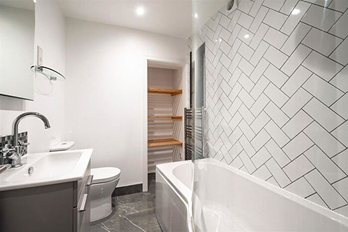 1 Bedroom Maisonette To Rent In Woodham Lane, New Haw, Addlestone, KT15