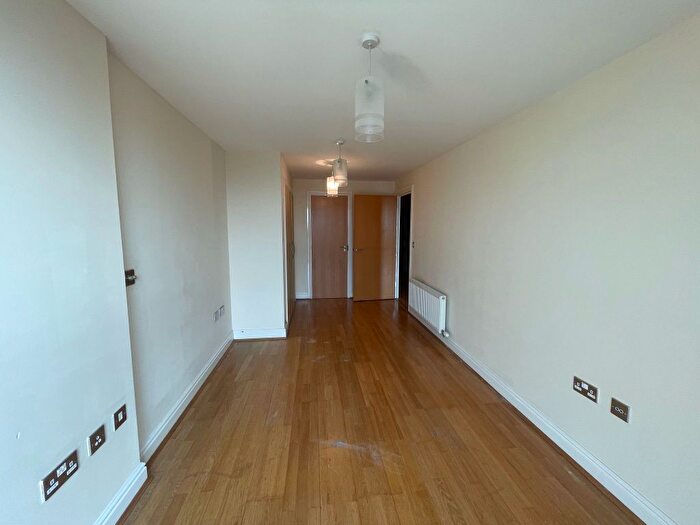 2 Bedroom Flat To Rent In Kingsway, London, N12