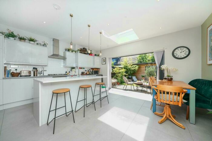 4 Bedroom Terraced House To Rent In Framfield Road, Mitcham, CR4