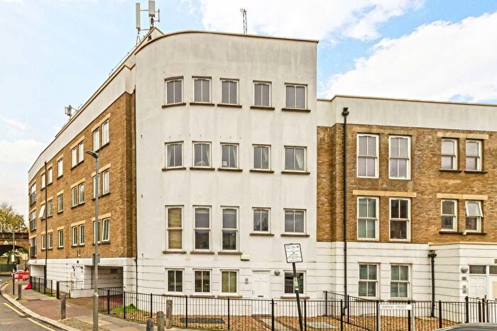 2 Bedroom Flat To Rent In Battersea High Street, Battersea, SW11