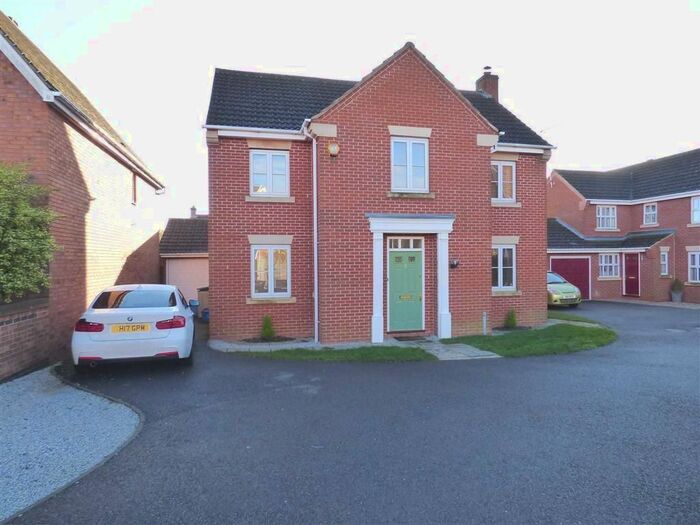 4 Bedroom Property To Rent In Ashton Close, Daventry, Northants, NN11