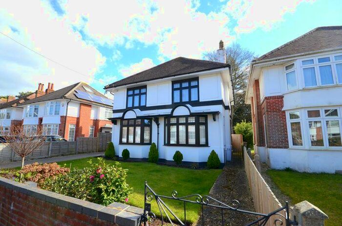 2 Bedroom Flat To Rent In Thistlebarrow Road, Bournemouth, BH7