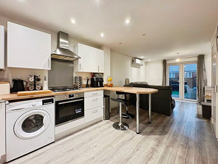 2 Bedroom End Of Terrace House For Sale In Narcissus Way, Lyde Green, BS16