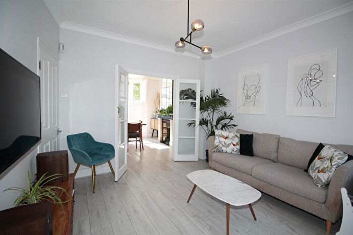 4 Bedroom Terraced House To Rent In Fotheringham Road, Enfield, EN1