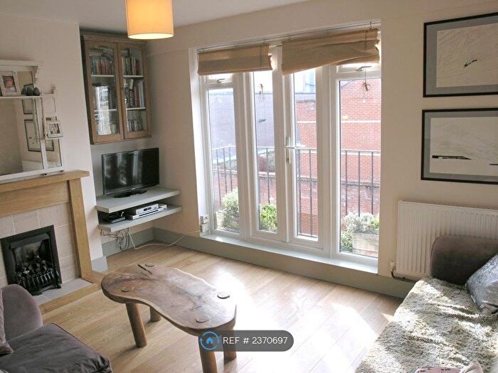 2 Bedroom Maisonette To Rent In Royal Oak Court, London, N1