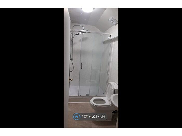 4 Bedroom Terraced House To Rent In Tichborne Road, Bradford, BD5