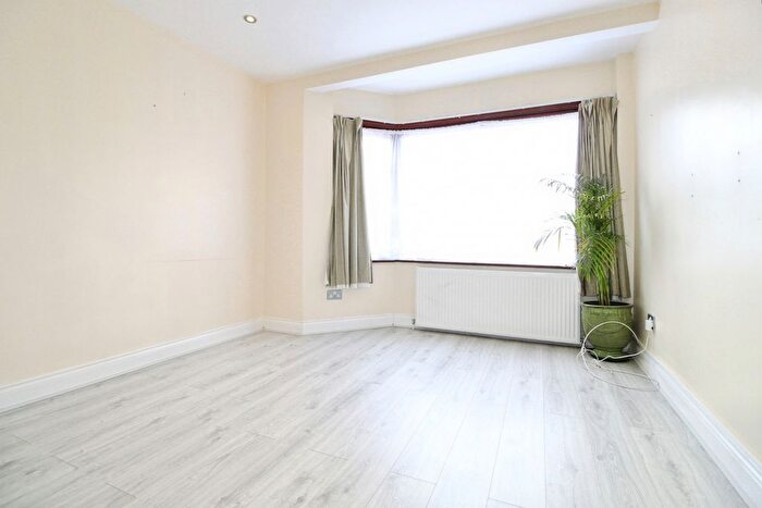4 Bedroom Terraced House To Rent In Crofts Road, Harrow, HA1