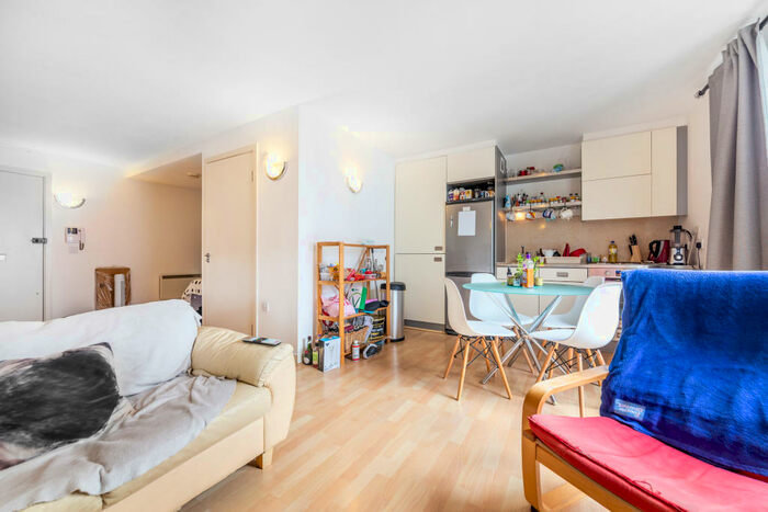 Apartment To Rent In Montana Building, Deals Gateway, Deptforf, London, SE13