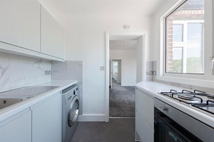 2 Bedroom Flat To Rent In Brackenbury Road, London, W6