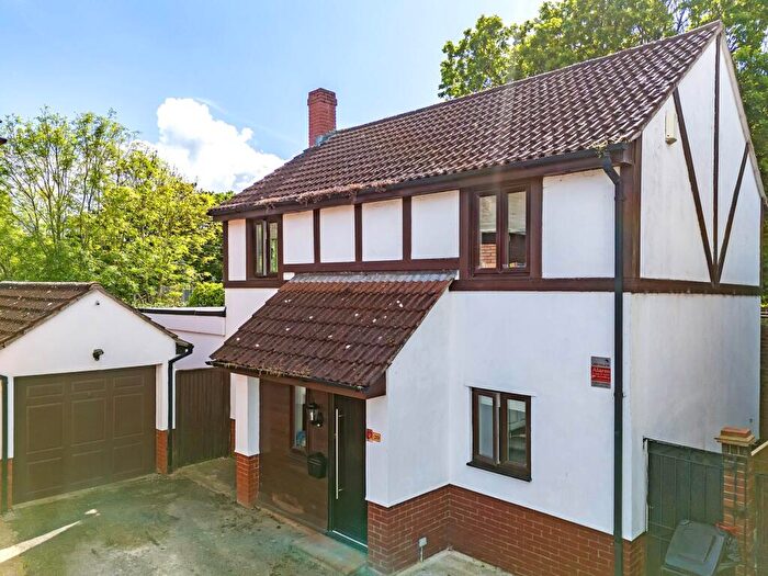 4 Bedroom Detached House To Rent In Fyfield Close, Brentwood, CM13