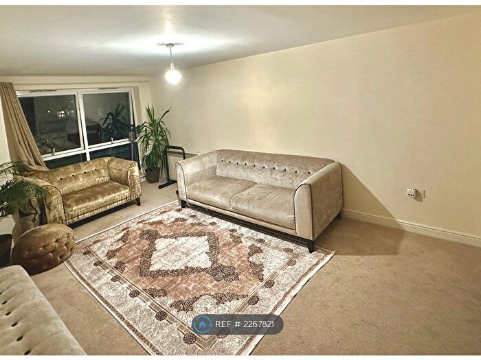 2 Bedroom Flat To Rent In Ash Court, London, N11