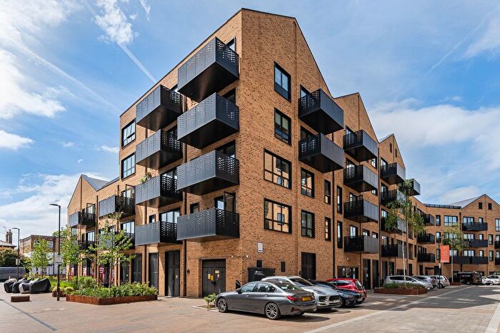 2 Bedroom Flat For Sale In Middle Road, Hanwell, W7