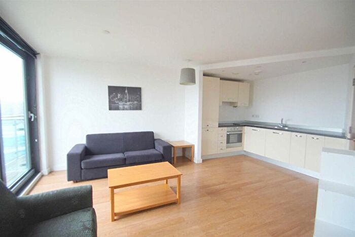 2 Bedroom Flat For Sale In Skyline, St Peters Square, LS9