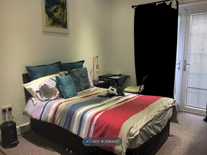 Studio To Rent In Western Elms Avenue, Reading, RG30