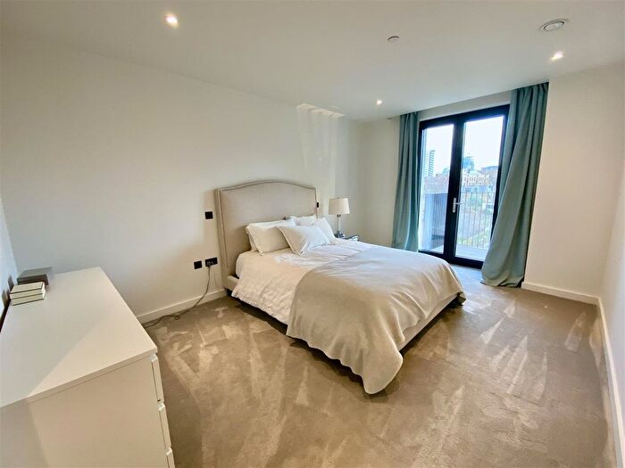 2 Bedroom Flat For Sale In Clarendon Court, The Denizen, Golden Lane, London, EC1Y